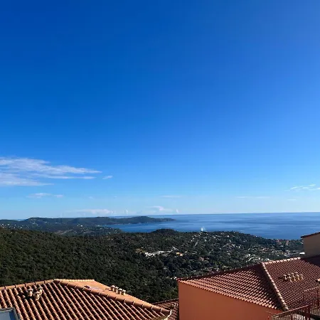 Avec Vue Mer Exceptionnelle Et Piscine 아파트 카발레르쉬르메르