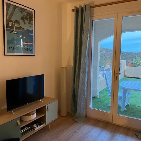 Avec Vue Mer Exceptionnelle Et Piscine 카발레르쉬르메르